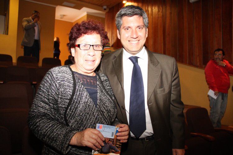 GOBIERNO CONTINÚA ENTREGA DE TARJETAS PARA VIVIENDAS CON DAÑO LEVE TRAS TERREMOTO