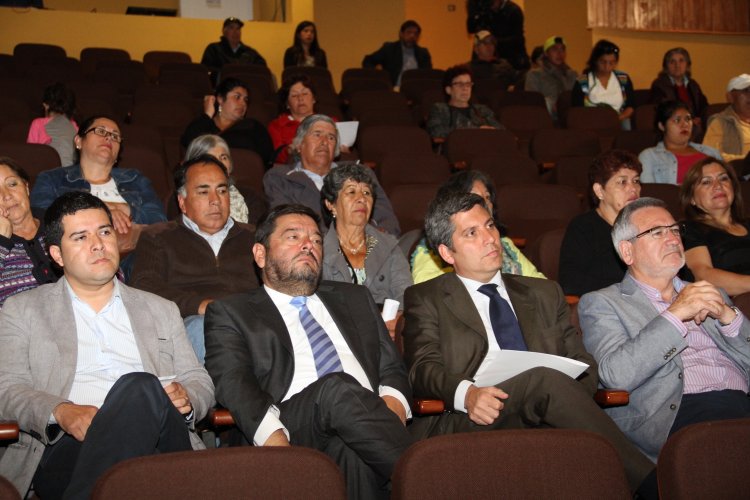 GOBIERNO CONTINÚA ENTREGA DE TARJETAS PARA VIVIENDAS CON DAÑO LEVE TRAS TERREMOTO