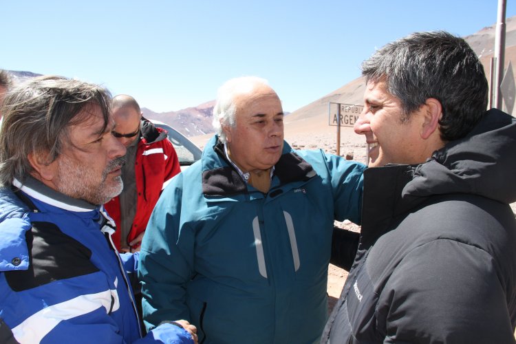 ESPERAN QUE MÁS DE 30 MIL VISITANTES CRUCEN POR EL PASO DE AGUA NEGRA