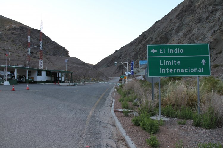 ESPERAN QUE MÁS DE 30 MIL VISITANTES CRUCEN POR EL PASO DE AGUA NEGRA