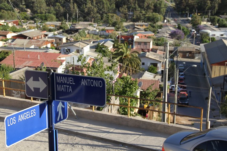 VECINOS DE ILLAPEL INAUGURAN OBRAS DE SEÑALÉTICAS Y SEGURIDAD PARA SU BARRIO