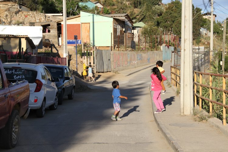 VECINOS DE ILLAPEL INAUGURAN OBRAS DE SEÑALÉTICAS Y SEGURIDAD PARA SU BARRIO