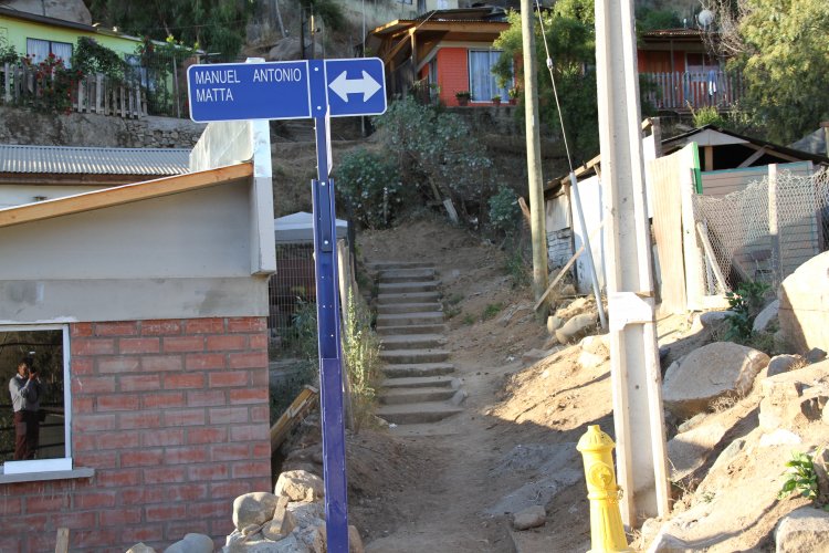 VECINOS DE ILLAPEL INAUGURAN OBRAS DE SEÑALÉTICAS Y SEGURIDAD PARA SU BARRIO