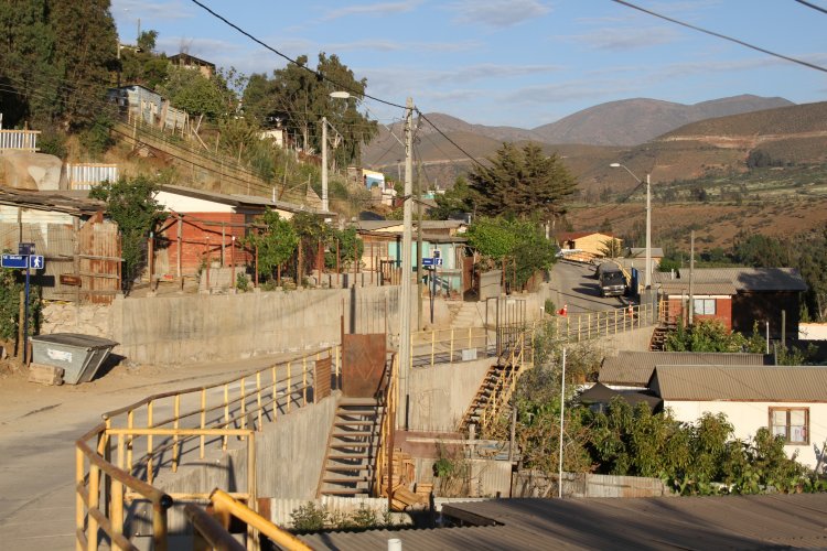 VECINOS DE ILLAPEL INAUGURAN OBRAS DE SEÑALÉTICAS Y SEGURIDAD PARA SU BARRIO