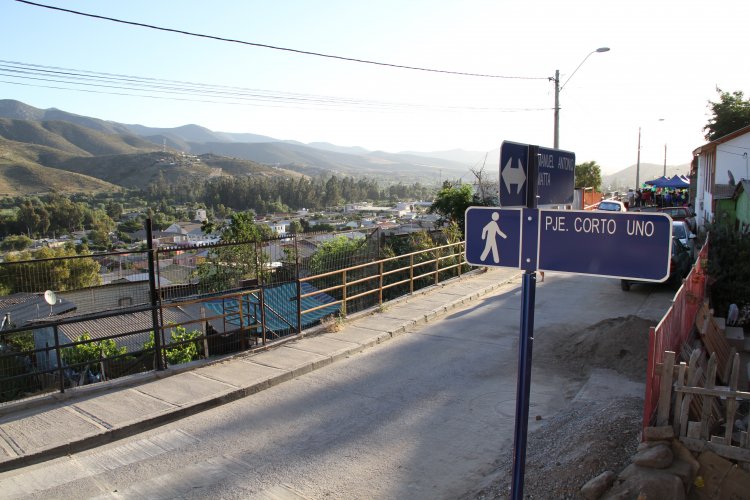 VECINOS DE ILLAPEL INAUGURAN OBRAS DE SEÑALÉTICAS Y SEGURIDAD PARA SU BARRIO
