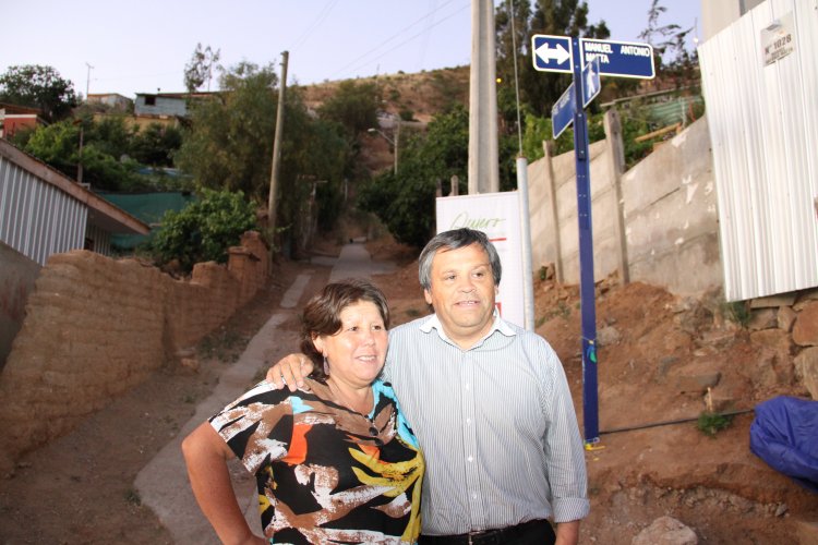 VECINOS DE ILLAPEL INAUGURAN OBRAS DE SEÑALÉTICAS Y SEGURIDAD PARA SU BARRIO
