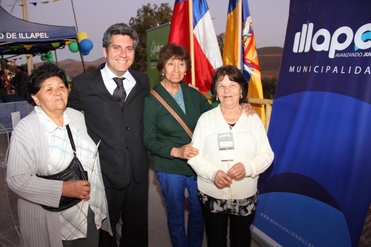 VECINOS DE ILLAPEL INAUGURAN OBRAS DE SEÑALÉTICAS Y SEGURIDAD PARA SU BARRIO