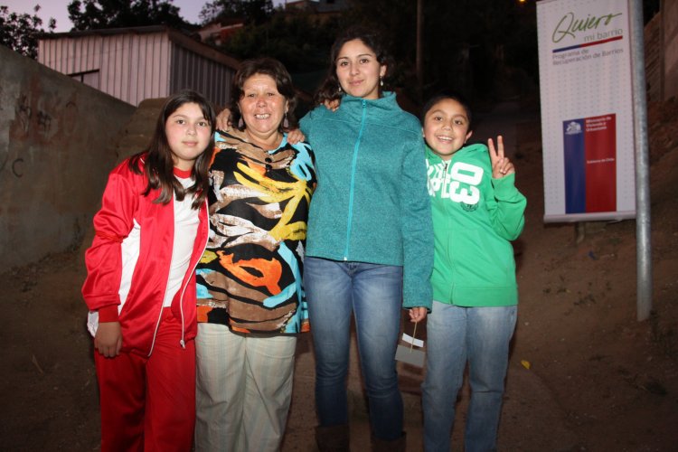 VECINOS DE ILLAPEL INAUGURAN OBRAS DE SEÑALÉTICAS Y SEGURIDAD PARA SU BARRIO