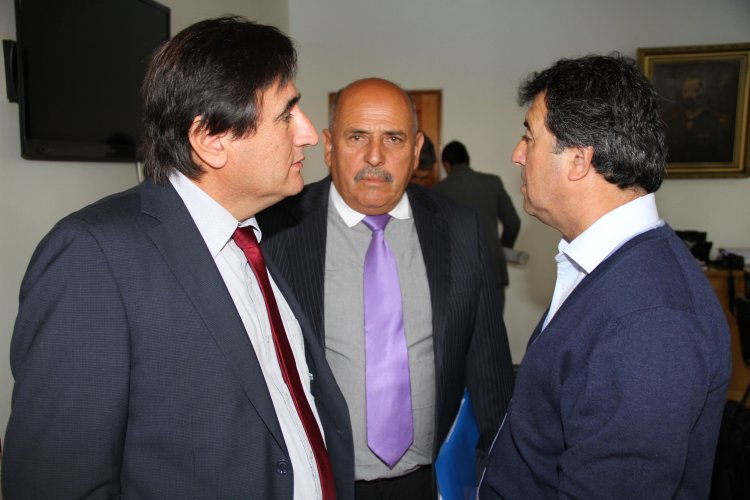 GOBIERNO Y ALCALDES COORDINAN TRABAJO PARA LA CONSTRUCCIÓN DE VIVIENDAS DE EMERGENCIA