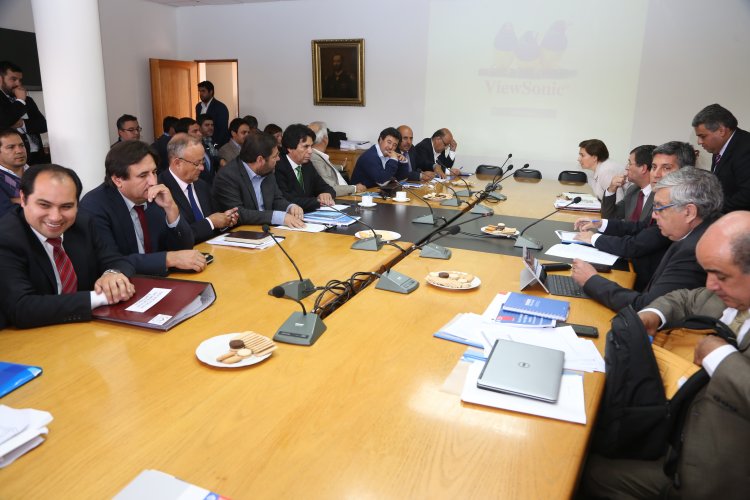 GOBIERNO Y ALCALDES COORDINAN TRABAJO PARA LA CONSTRUCCIÓN DE VIVIENDAS DE EMERGENCIA