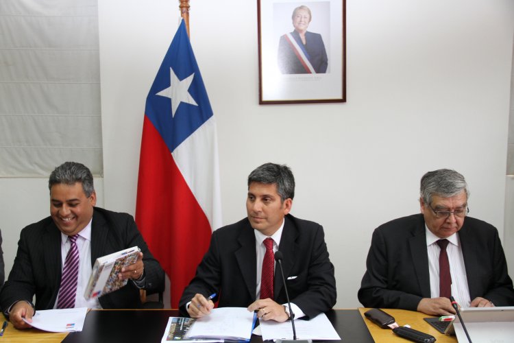 GOBIERNO Y ALCALDES COORDINAN TRABAJO PARA LA CONSTRUCCIÓN DE VIVIENDAS DE EMERGENCIA