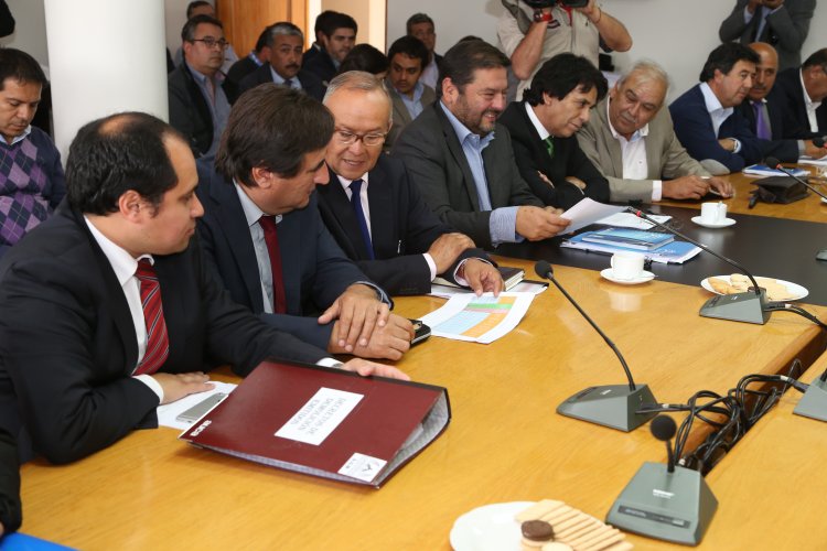 GOBIERNO Y ALCALDES COORDINAN TRABAJO PARA LA CONSTRUCCIÓN DE VIVIENDAS DE EMERGENCIA