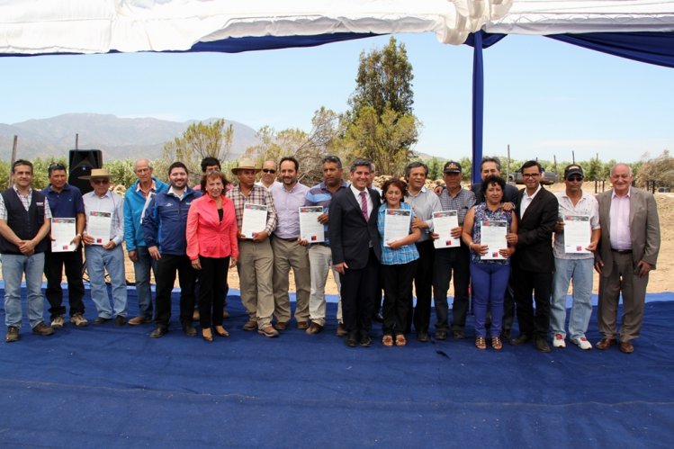 GOBIERNO ENTREGA MÁS DE $330 MILLONES PARA PROYECTOS DE RIEGO DE PEQUEÑOS AGRICULTORES DE LA PROVINCIA DE LIMARÍ