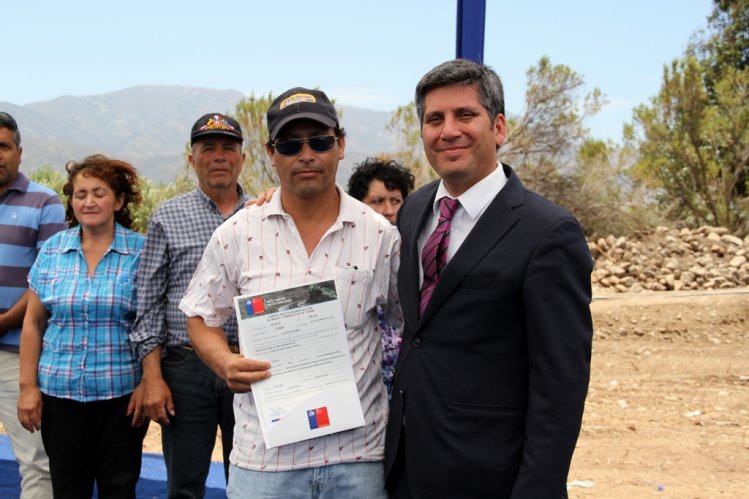 GOBIERNO ENTREGA MÁS DE $330 MILLONES PARA PROYECTOS DE RIEGO DE PEQUEÑOS AGRICULTORES DE LA PROVINCIA DE LIMARÍ