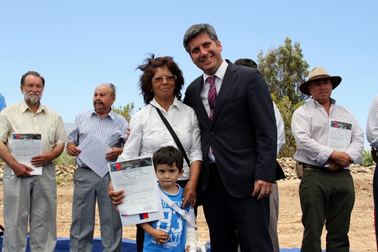 GOBIERNO ENTREGA MÁS DE $330 MILLONES PARA PROYECTOS DE RIEGO DE PEQUEÑOS AGRICULTORES DE LA PROVINCIA DE LIMARÍ