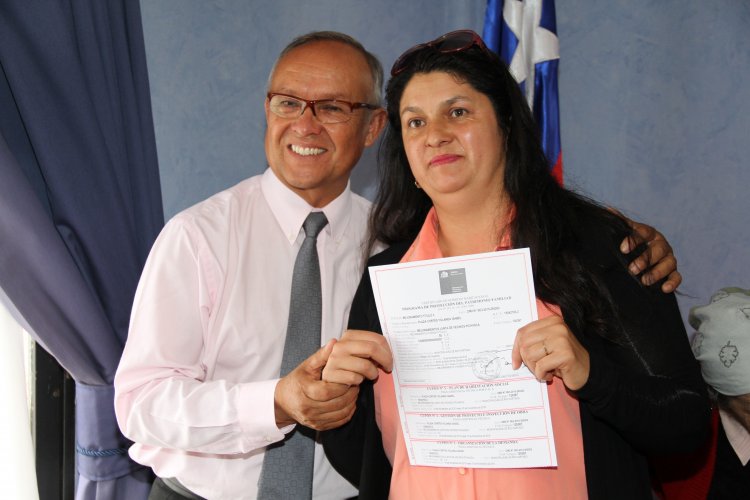 FAMILIAS DE RIO HURTADO Y COMBARBALÁ RECIBIERON LOS PRIMEROS SUBSIDIOS HABITACIONALES DEL 2016