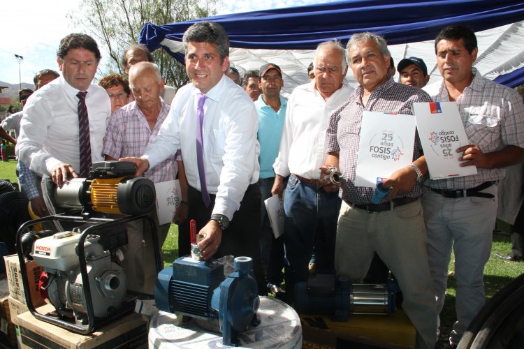 GOBIERNO REGIONAL Y FOSIS CONCRETAN PLAN PARA MITIGAR LA ESCASEZ HÍDRICA POR $1000 MILLONES