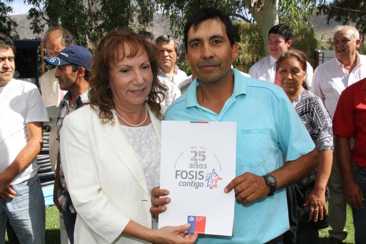 GOBIERNO REGIONAL Y FOSIS CONCRETAN PLAN PARA MITIGAR LA ESCASEZ HÍDRICA POR $1000 MILLONES