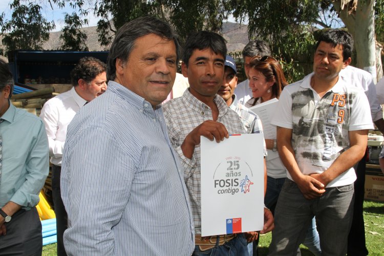 GOBIERNO REGIONAL Y FOSIS CONCRETAN PLAN PARA MITIGAR LA ESCASEZ HÍDRICA POR $1000 MILLONES