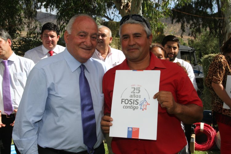 GOBIERNO REGIONAL Y FOSIS CONCRETAN PLAN PARA MITIGAR LA ESCASEZ HÍDRICA POR $1000 MILLONES