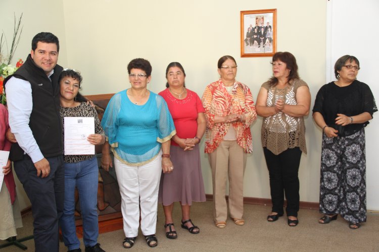 ENTREGAN POR PRIMERA VEZ SUBSIDIOS DE COLECTORES SOLARES PARA LA COMUNA DE ANDACOLLO