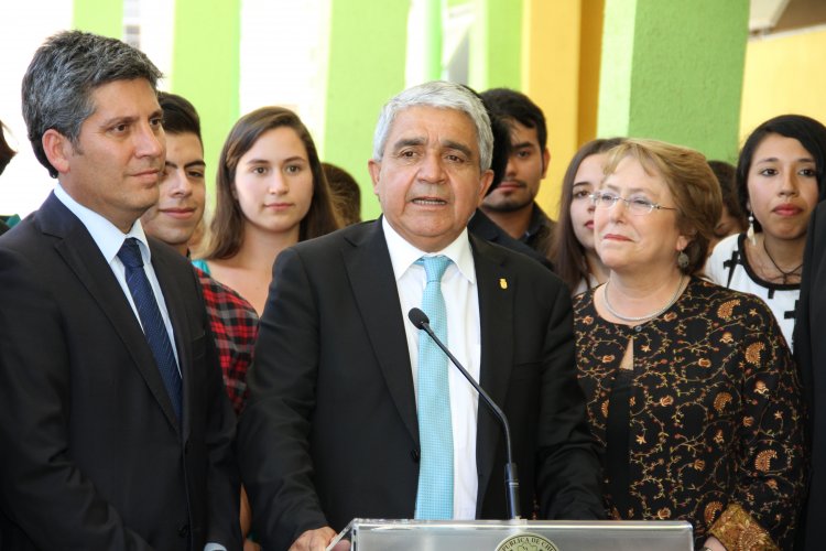 ESTUDIANTES Y FAMILIARES AGRADECEN A PRESIDENTA BACHELET POR GRATUIDAD PARA INGRESAR A LA EDUCACIÓN SUPERIOR