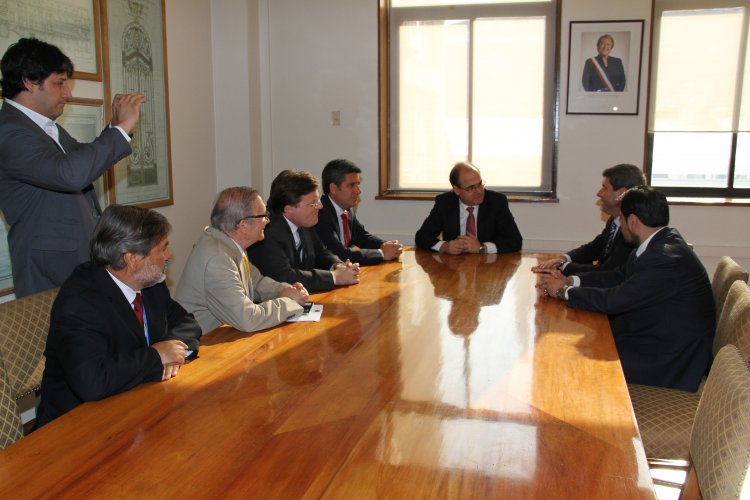 AUTORIDADES DE CHILE CON EL NUEVO GOBERNADOR DE SAN JUAN COMPROMETEN ACELERAR LICITACIÓN DEL TÚNEL AGUA NEGRA