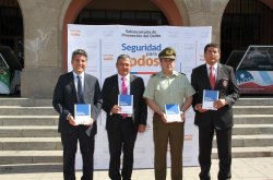 GOBIERNO ENTREGA MANUAL A POLICÍAS PARA FORTALECER TRABAJO CONTRA LA DELINCUENCIA