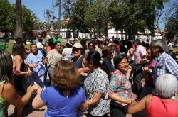 CON GRAN ENTUSIASMO ADULTOS MAYORES DISFRUTAN DE LOS BENEFICIOS DE LA BIODANZA EN LA SERENA