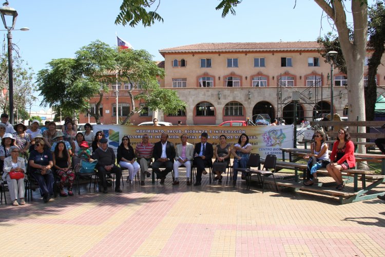 CON GRAN ENTUSIASMO ADULTOS MAYORES DISFRUTAN DE LOS BENEFICIOS DE LA BIODANZA EN LA SERENA
