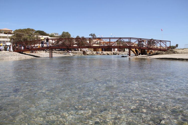 NUEVA PASARELA MEJORA TRÁNSITO DE VECINOS Y TURISTAS EN TONGOY