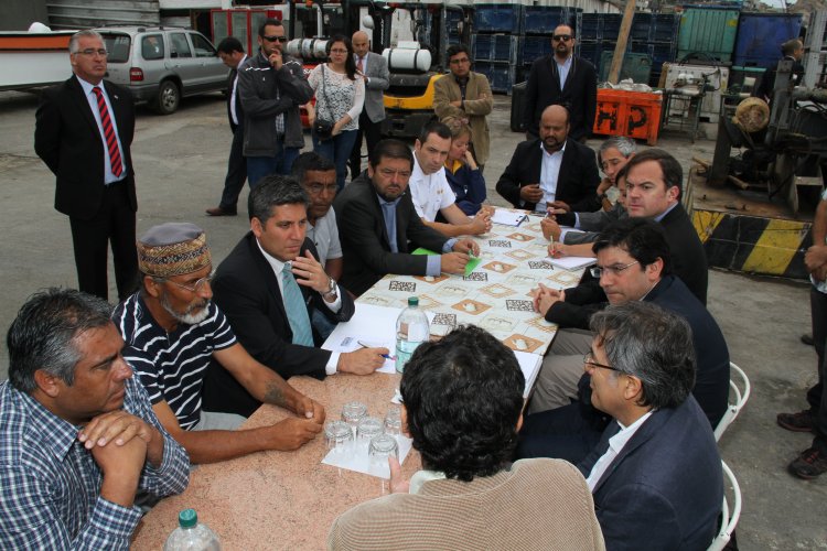 GOBIERNO COMPROMETE ACCIONES PARA EVITAR CONTAMINACIÓN EN BAHÍA DE COQUIMBO