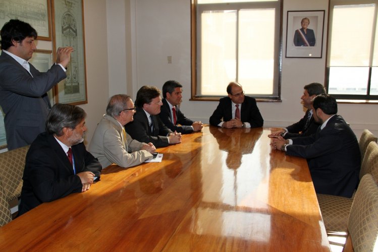 ACUERDAN INICIAR PROCESO DE PRECALIFICACIÓN DE EMPRESAS PARA AGUA NEGRA A MEDIADOS DE 2016