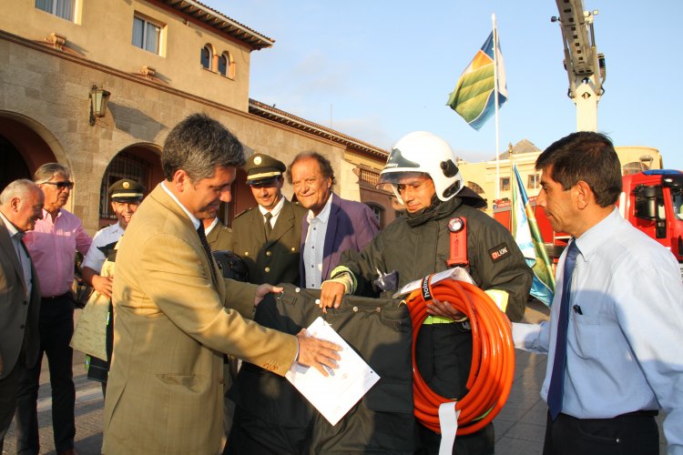 BOMBEROS DE LA REGIÓN SE MODERNIZAN CON EQUIPAMIENTO Y NUEVO CARRO DE RESCATE