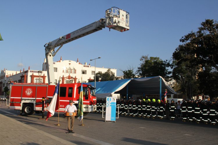 BOMBEROS DE LA REGIÓN SE MODERNIZAN CON EQUIPAMIENTO Y NUEVO CARRO DE RESCATE