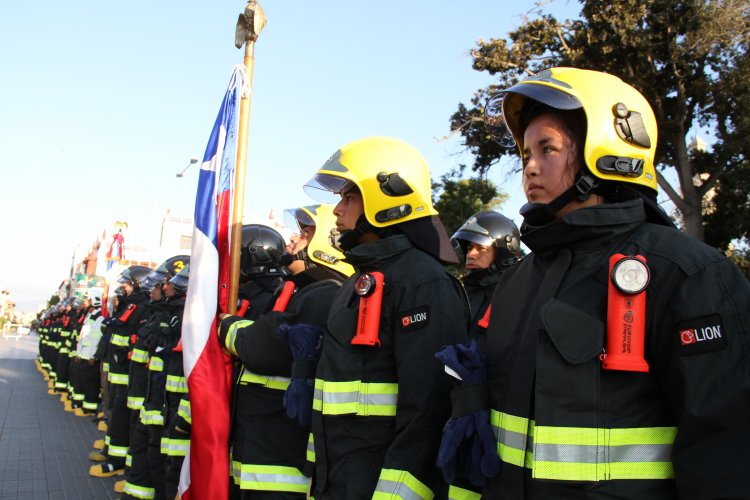 BOMBEROS DE LA REGIÓN SE MODERNIZAN CON EQUIPAMIENTO Y NUEVO CARRO DE RESCATE