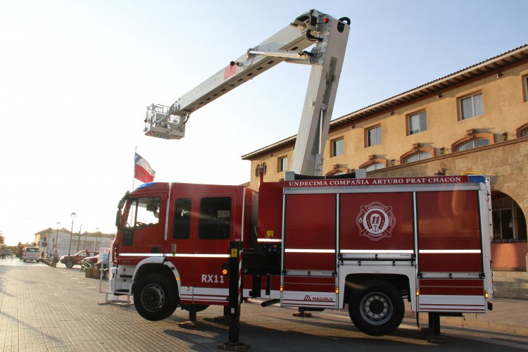 BOMBEROS DE LA REGIÓN SE MODERNIZAN CON EQUIPAMIENTO Y NUEVO CARRO DE RESCATE