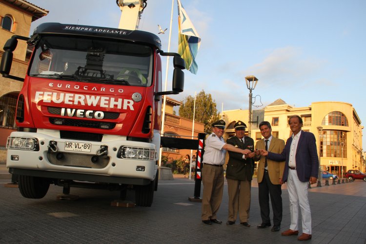 BOMBEROS DE LA REGIÓN SE MODERNIZAN CON EQUIPAMIENTO Y NUEVO CARRO DE RESCATE