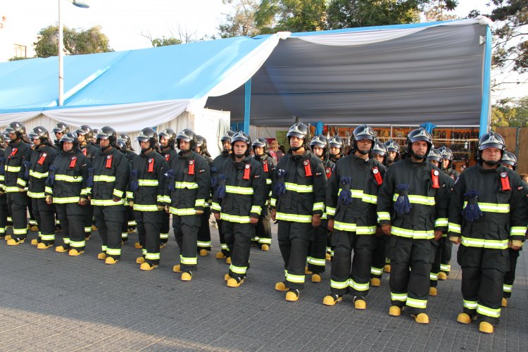 BOMBEROS DE LA REGIÓN SE MODERNIZAN CON EQUIPAMIENTO Y NUEVO CARRO DE RESCATE