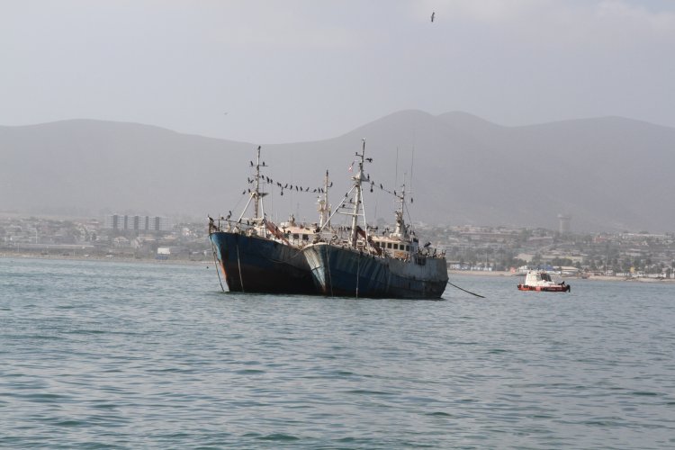 INTENDENTE IBÁÑEZ FISCALIZA MEDIDAS DE CONTENCIÓN DE BARCO DON HUMBERTO Y ANUNCIA REFORZAMIENTO ANTE MAREJADAS