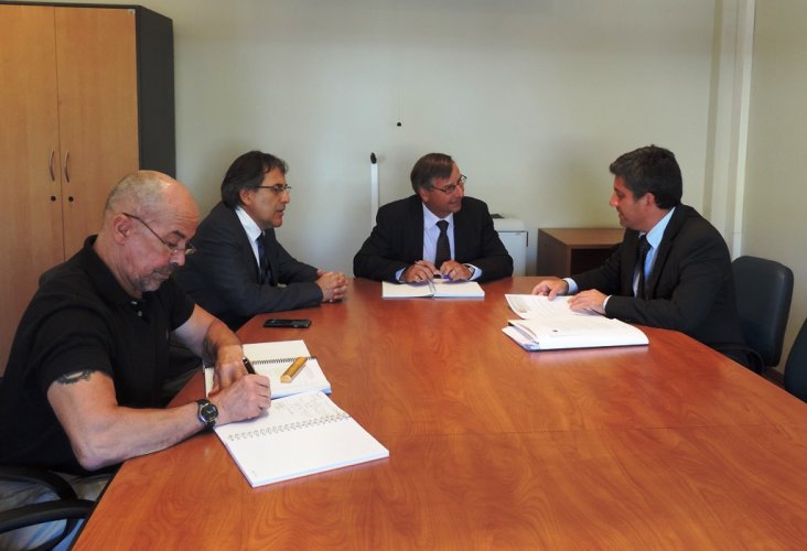 INTENDENTE IBÁÑEZ AGILIZA TRAMITACIÓN DE RECURSOS PARA DRENAR COMBUSTIBLE DE BARCO DON HUMBERTO