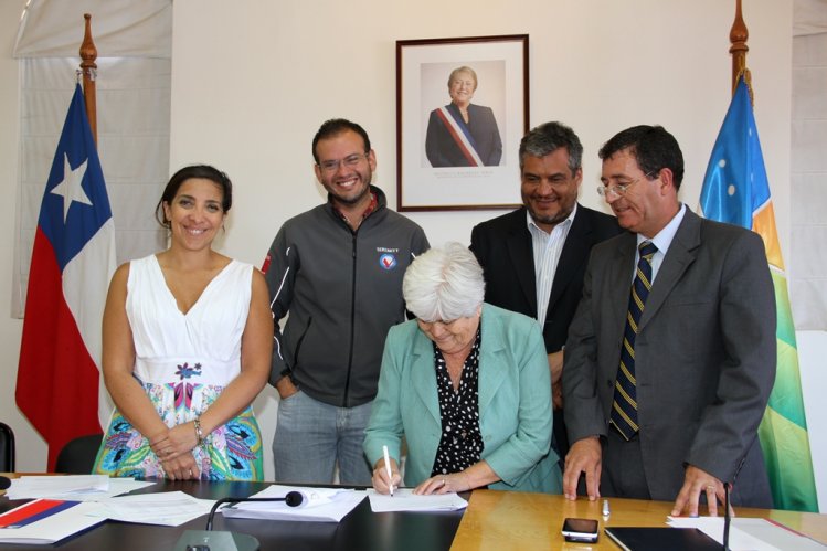 ADULTOS MAYORES RECIBEN IMPLEMENTACIÓN COMPUTACIONAL