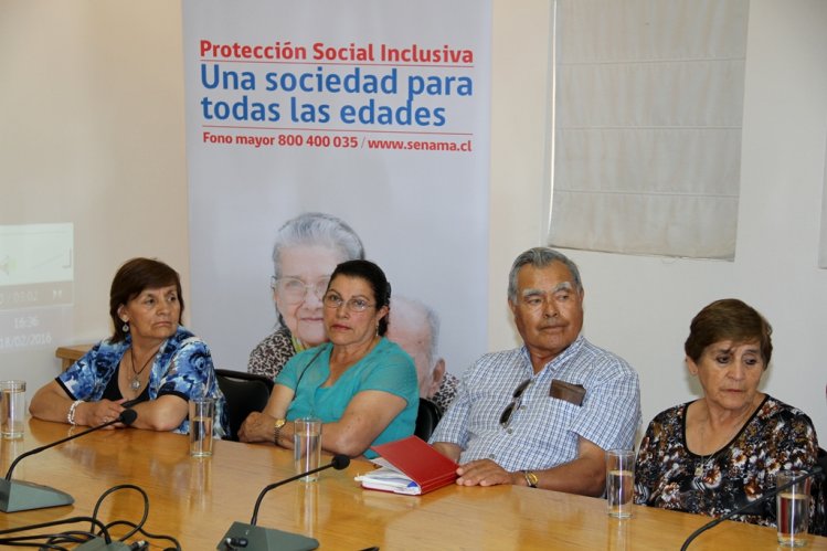 ADULTOS MAYORES RECIBEN IMPLEMENTACIÓN COMPUTACIONAL