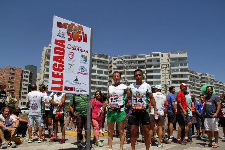 COMPETIDORES INICIAN MARATÓN EXTREMA DE 506 KMS DESDE LA SERENA HACIA SAN JUAN ARGENTINA