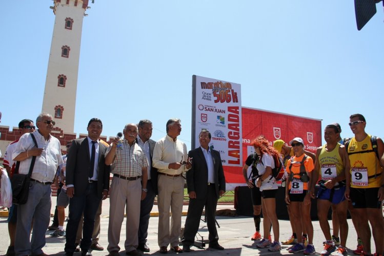 COMPETIDORES INICIAN MARATÓN EXTREMA DE 506 KMS DESDE LA SERENA HACIA SAN JUAN ARGENTINA