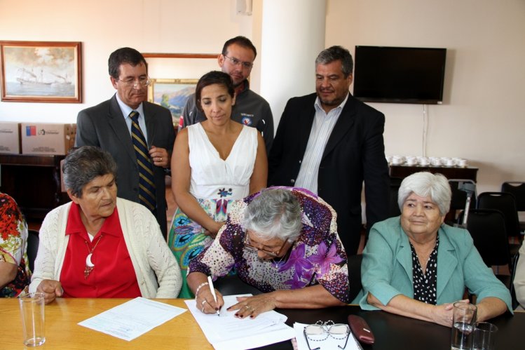 ADULTOS MAYORES RECIBEN IMPLEMENTACIÓN COMPUTACIONAL