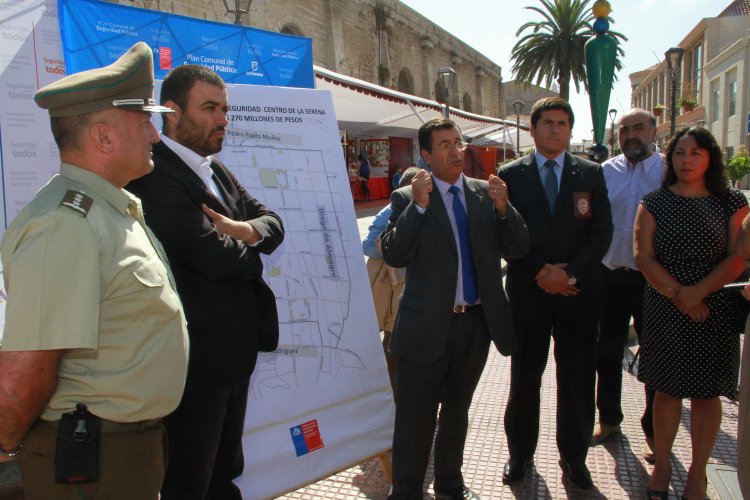 GOBIERNO, MUNICIPIO Y POLICÍAS EXPLICAN DETALLES DE LOS PLANES DE SEGURIDAD EN EL CENTRO DE LA SERENA