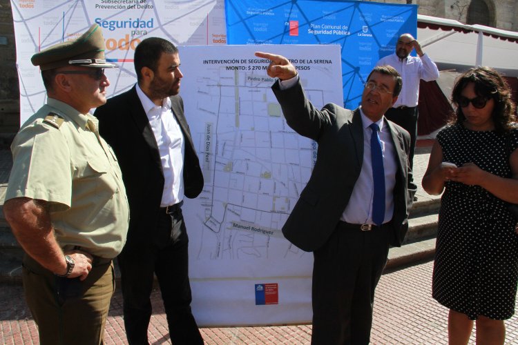 GOBIERNO, MUNICIPIO Y POLICÍAS EXPLICAN DETALLES DE LOS PLANES DE SEGURIDAD EN EL CENTRO DE LA SERENA