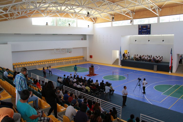 ANDACOLLO ABRE LAS PUERTAS DE SU REMOZADO GIMNASIO MUNICIPAL