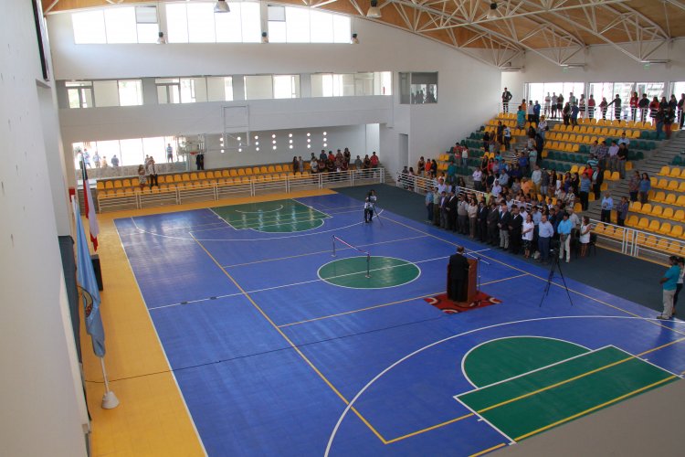 ANDACOLLO ABRE LAS PUERTAS DE SU REMOZADO GIMNASIO MUNICIPAL